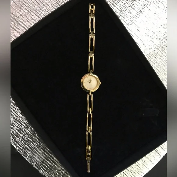 CITIZEN WOMENS GOLD WATCH - Picture 2 of 3